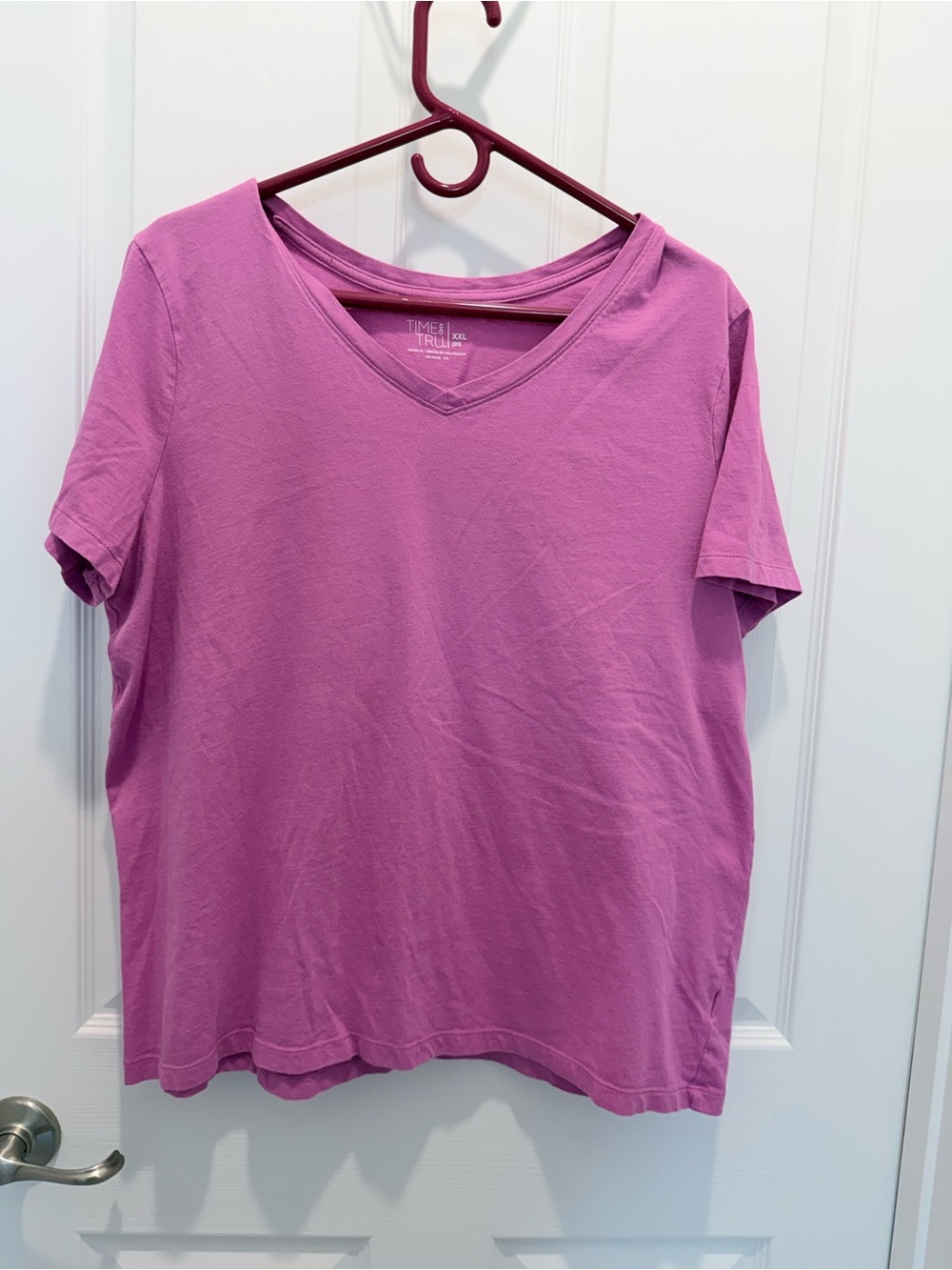 Time and Tru Bright Mauve V-Neck Short Sleeve Tee